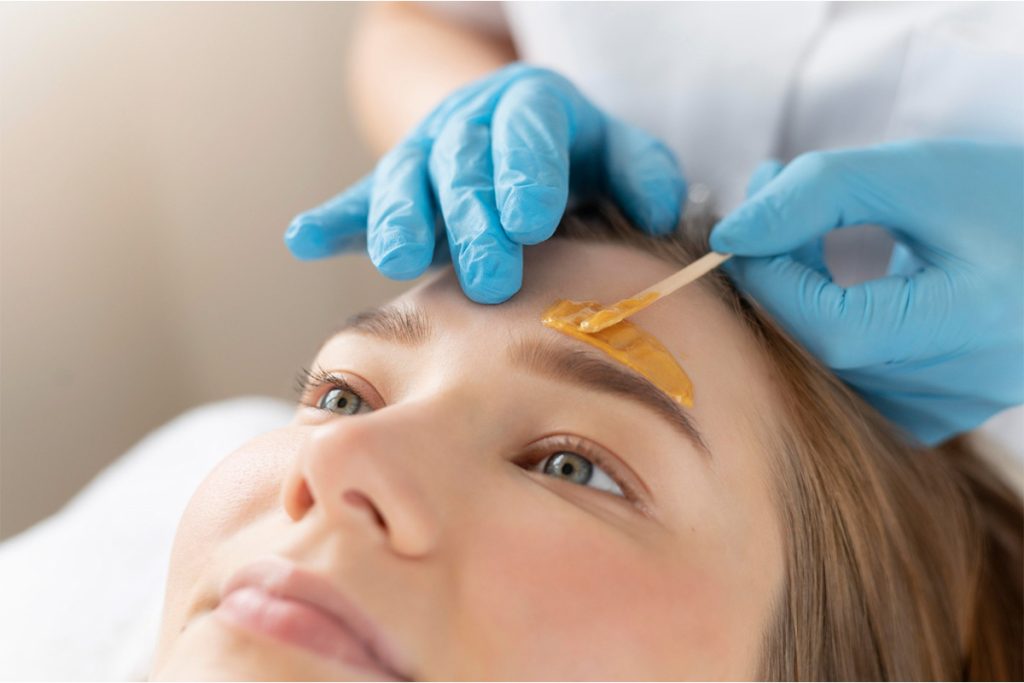 depilazione viso e sopracciglia donna