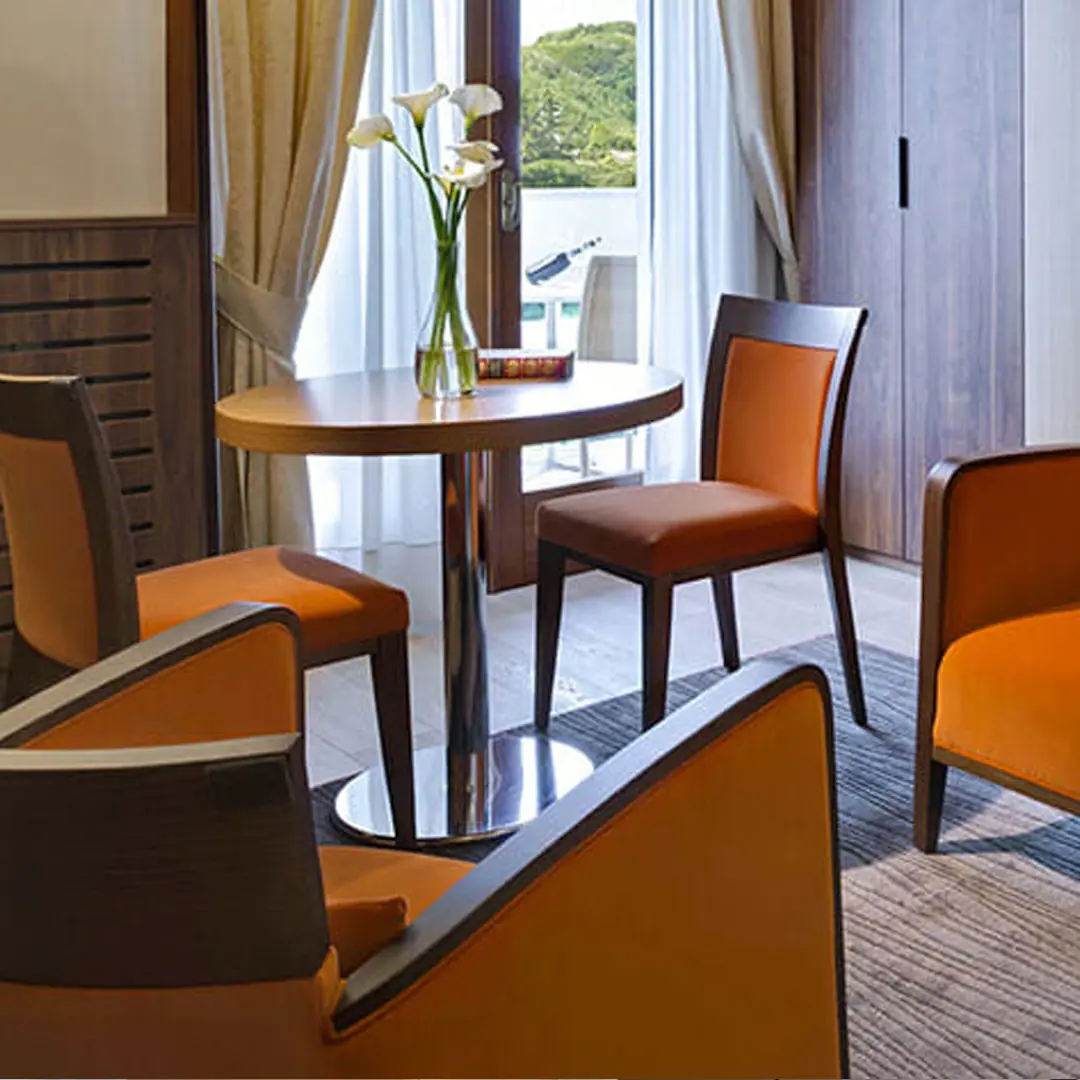 Visuale interna della suite Classic con poltrone